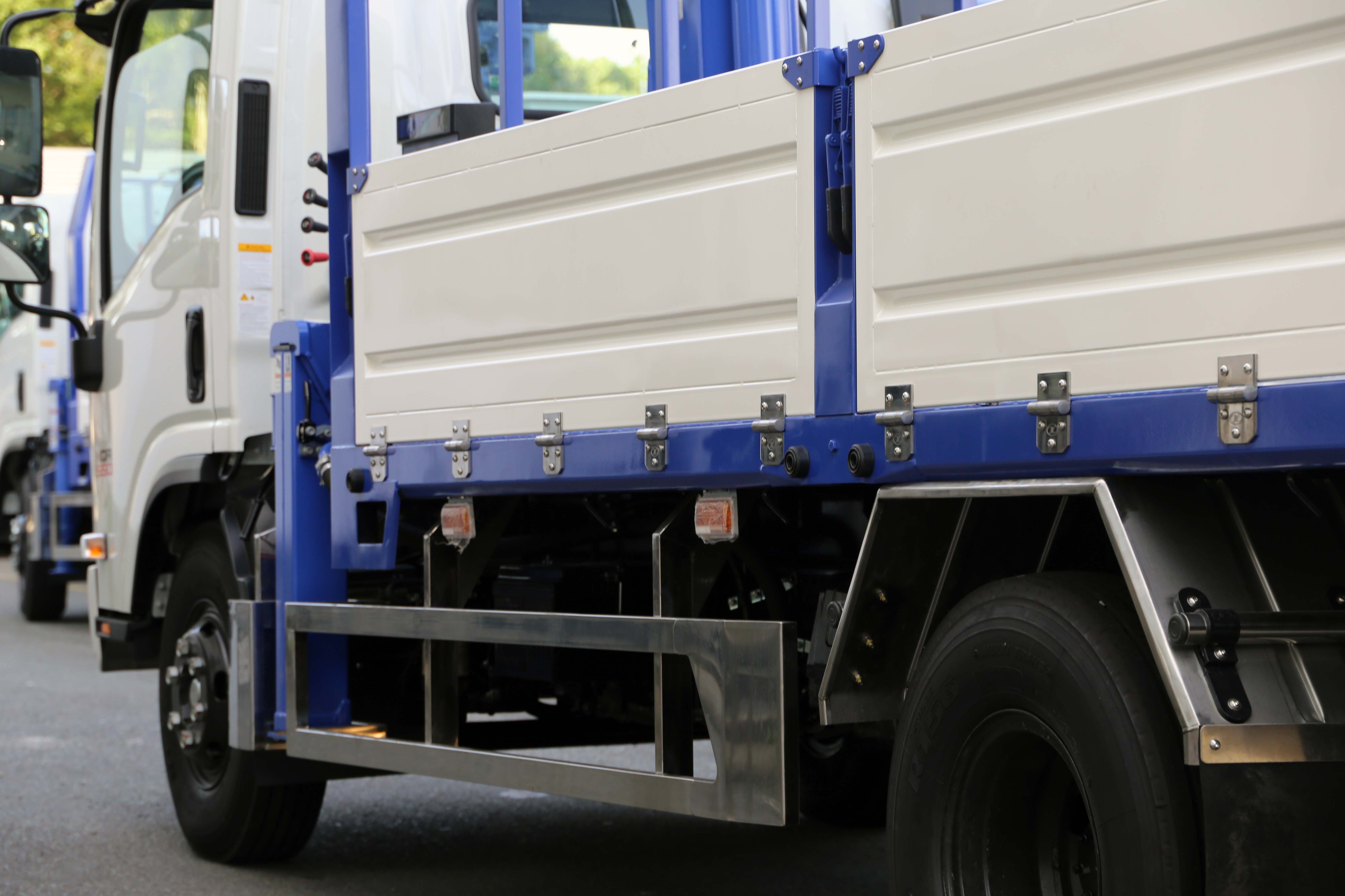 Xe-cau-Isuzu-4-tan-Can-Tadano-3-tan-4-dot-Thung-dai-4m5-NQR75LE5-Euro-5