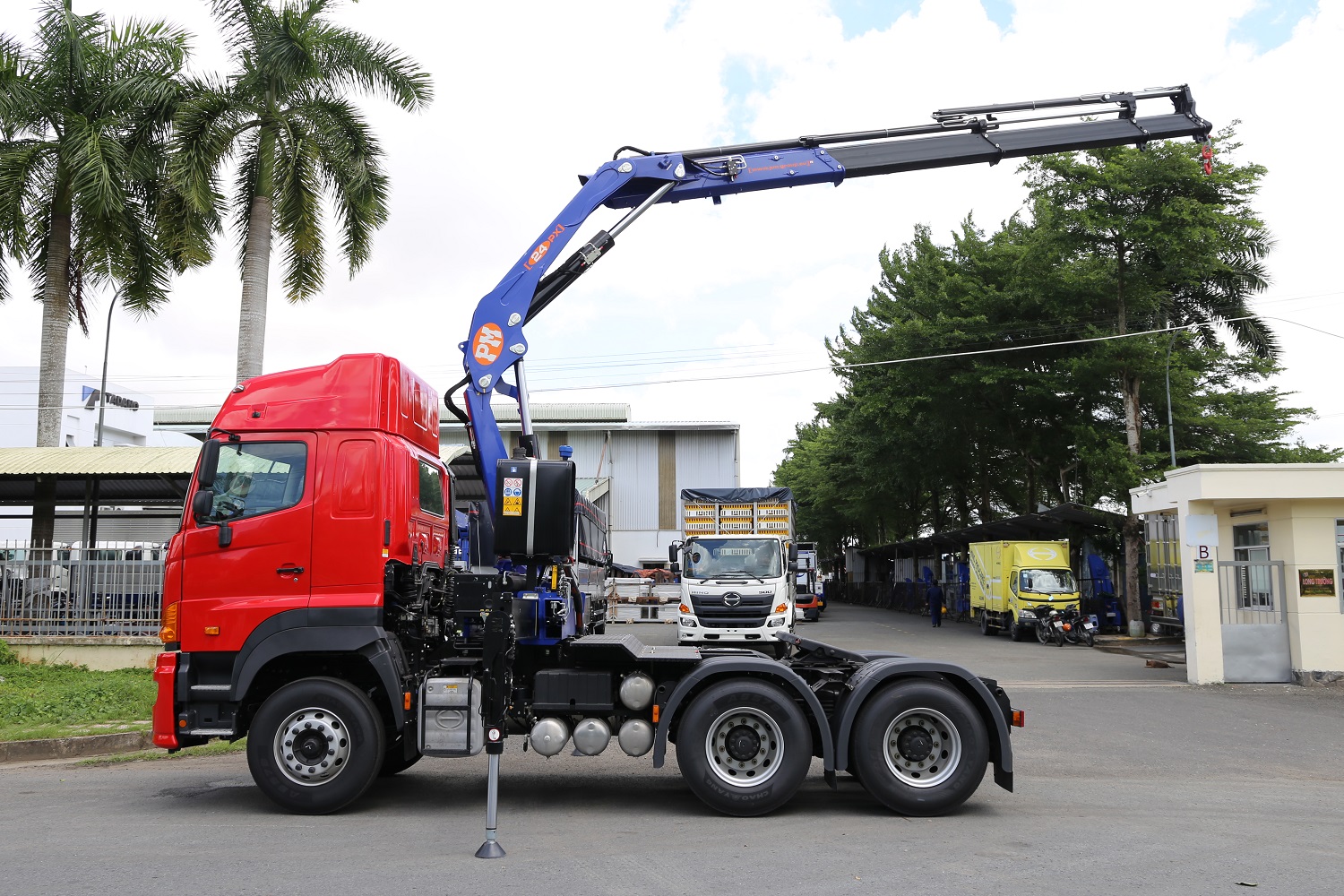 Xe-dau-keo-Hino-700-gan-cau-gap-10-tan-PM-24024-PX