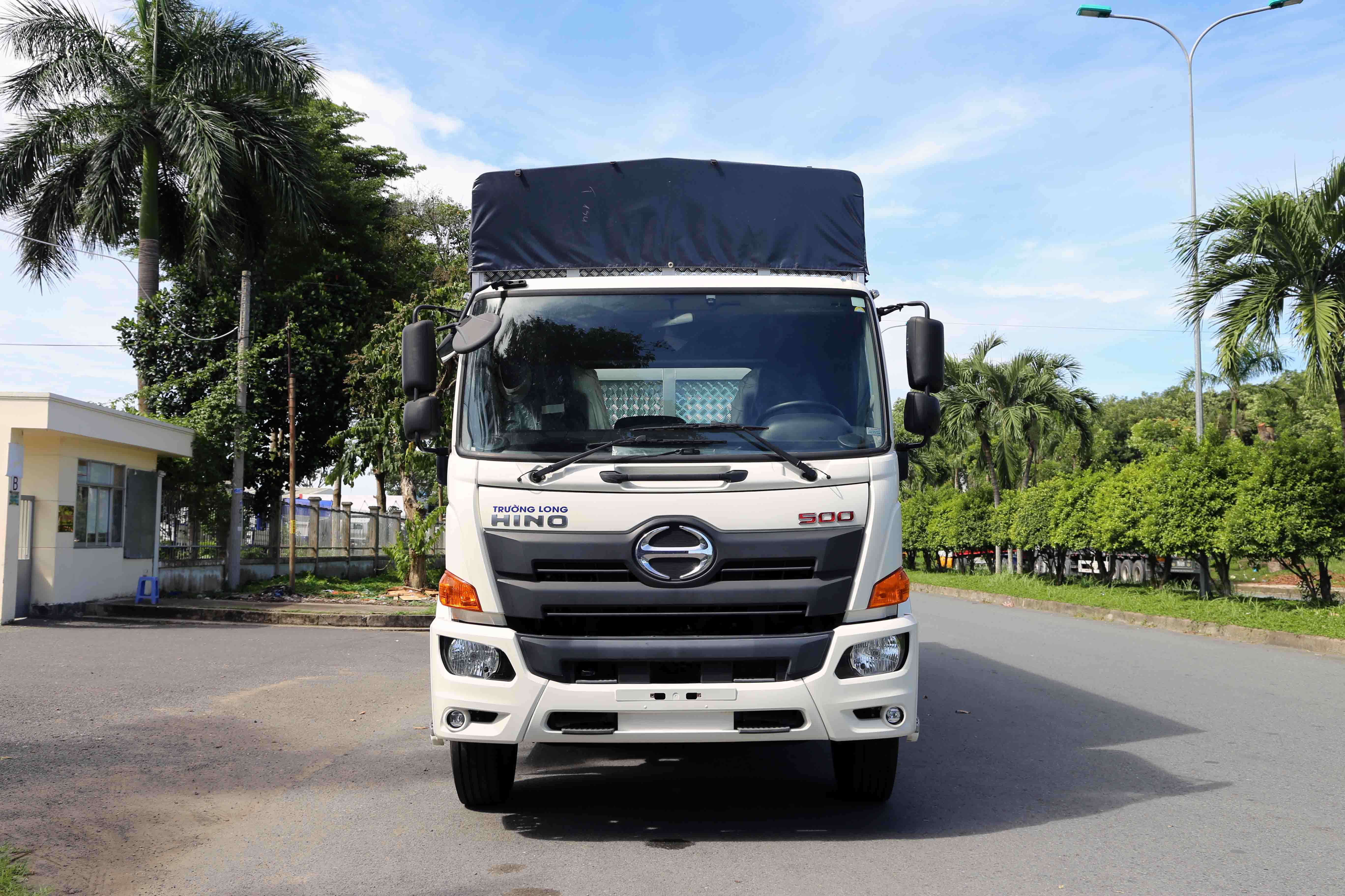 Xe-tai-Hino-15 tan-Thung-7m9-mui-bat-bung-nhom-FL8JT8A-Euro-5