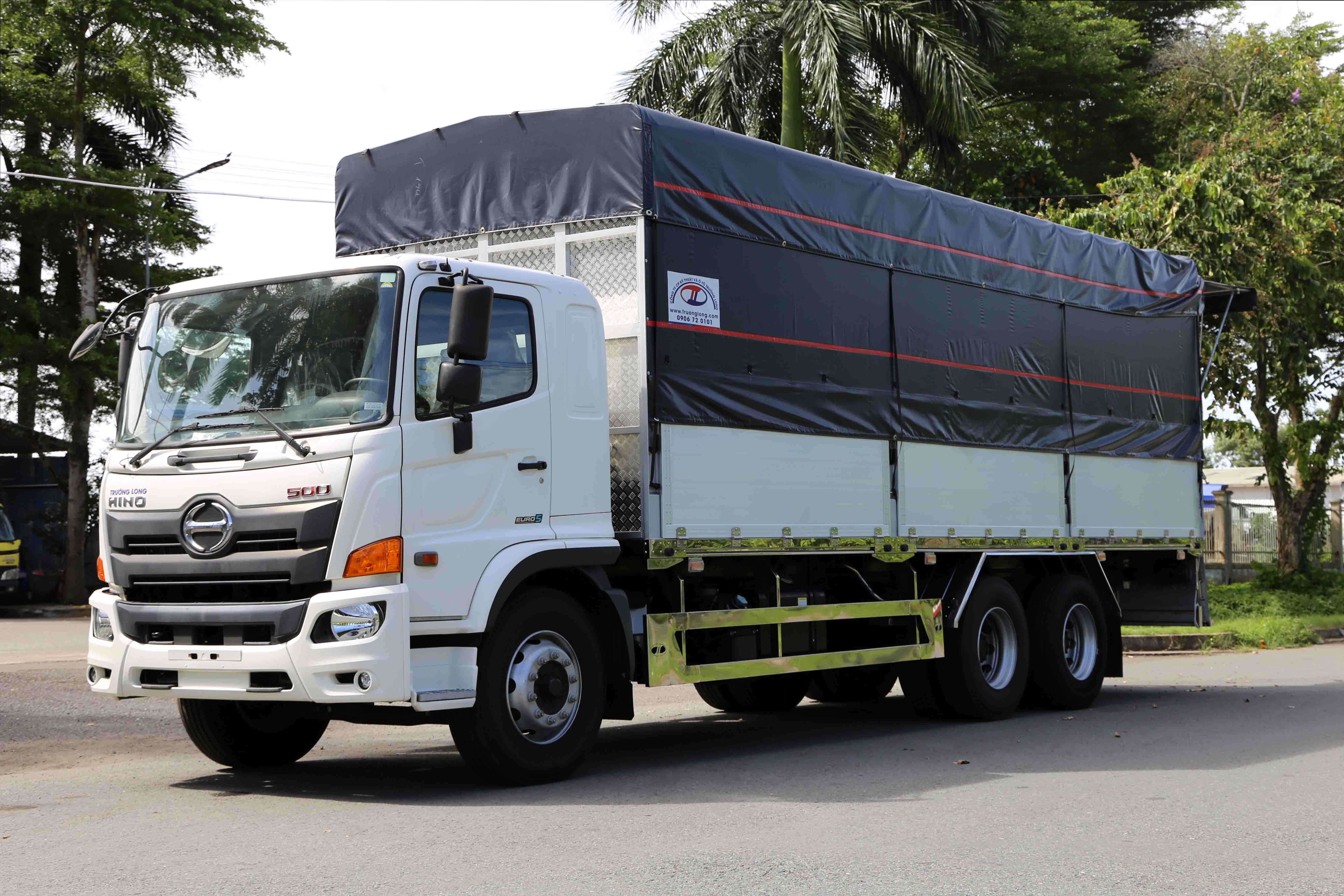 Xe-tai-Hino-15 tan-Thung-7m9-mui-bat-bung-nhom-FL8JT8A-Euro-5