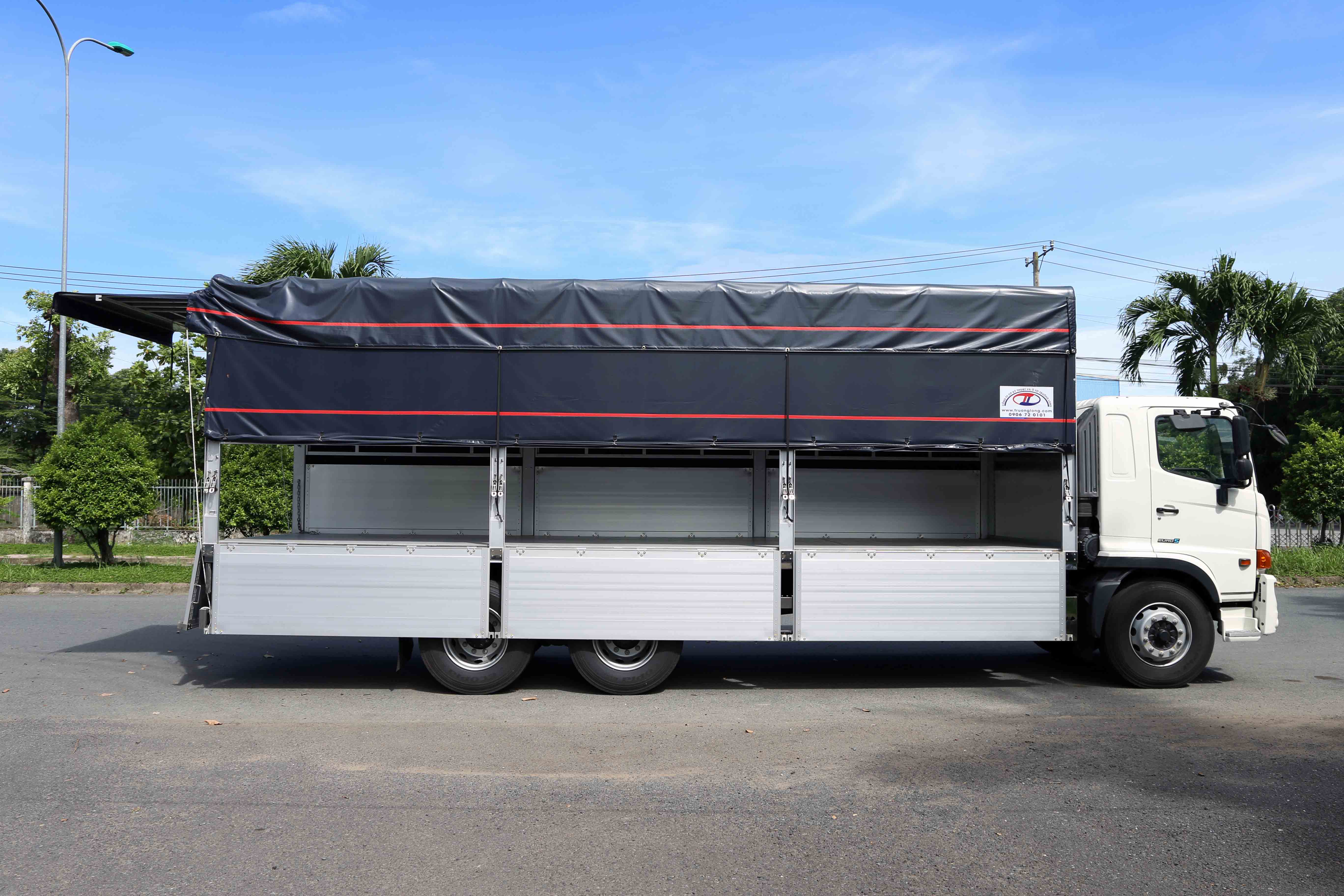 Xe-tai-Hino-15 tan-Thung-7m9-mui-bat-bung-nhom-FL8JT8A-Euro-5