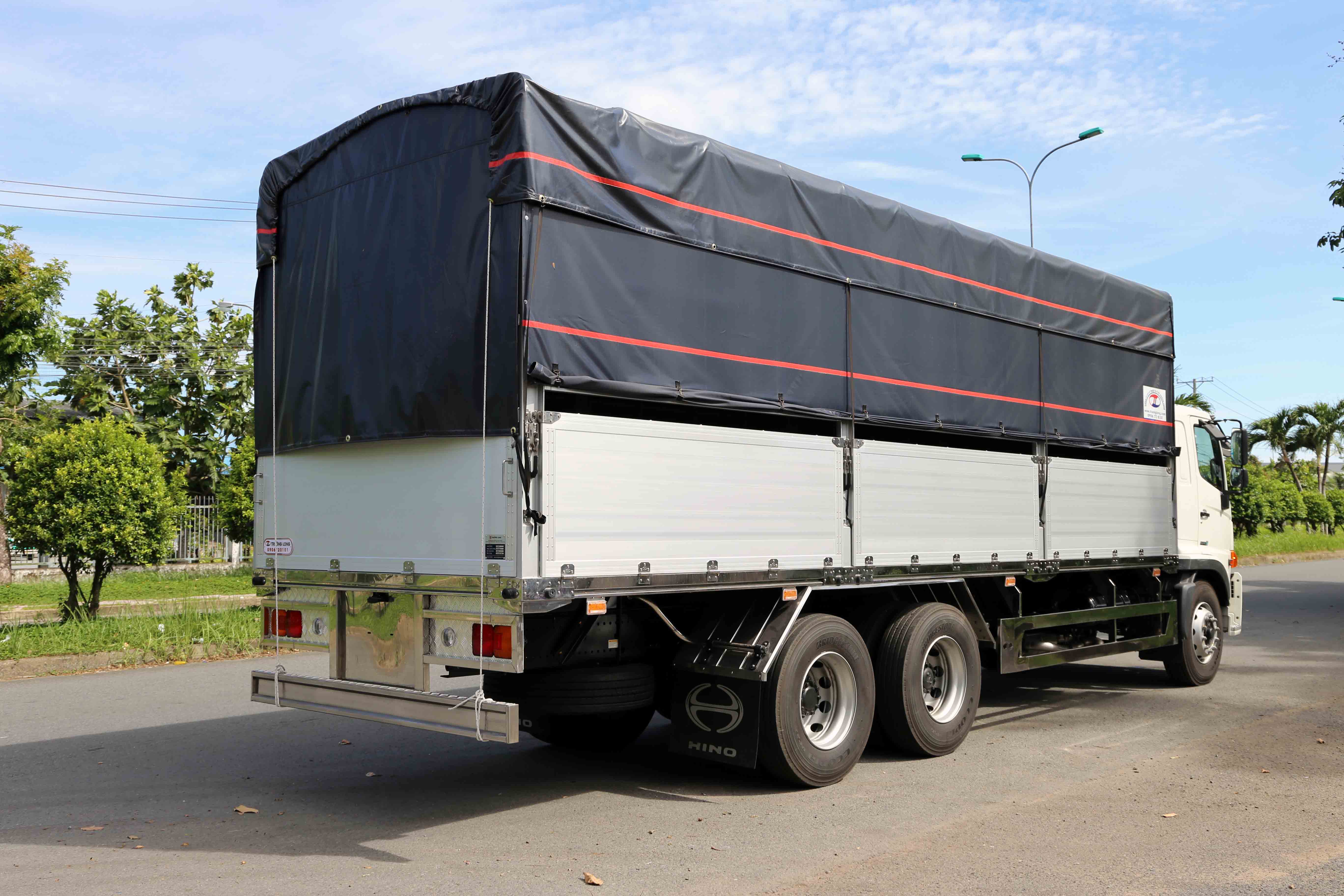 Xe-tai-Hino-15 tan-Thung-7m9-mui-bat-bung-nhom-FL8JT8A-Euro-5