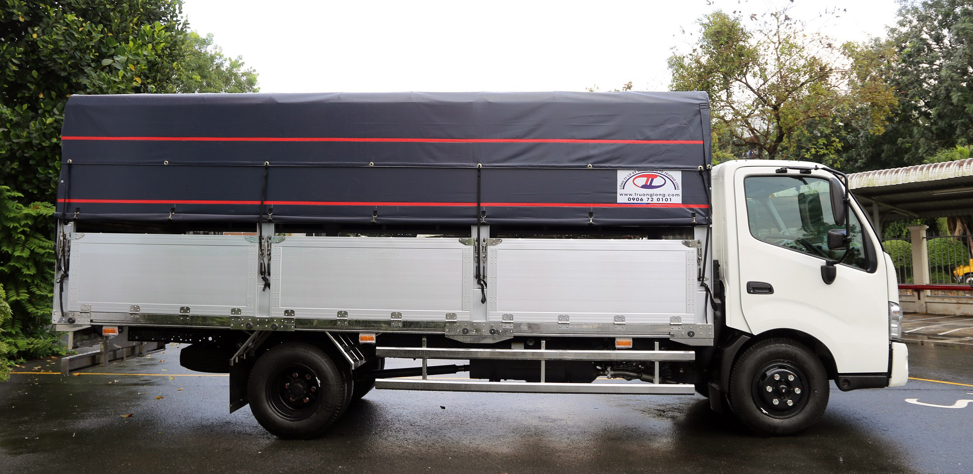 Xe-tai-Hino-3t5-Thung-5m2-mui-bat-bung-nhom-XZU720L-Euro-5