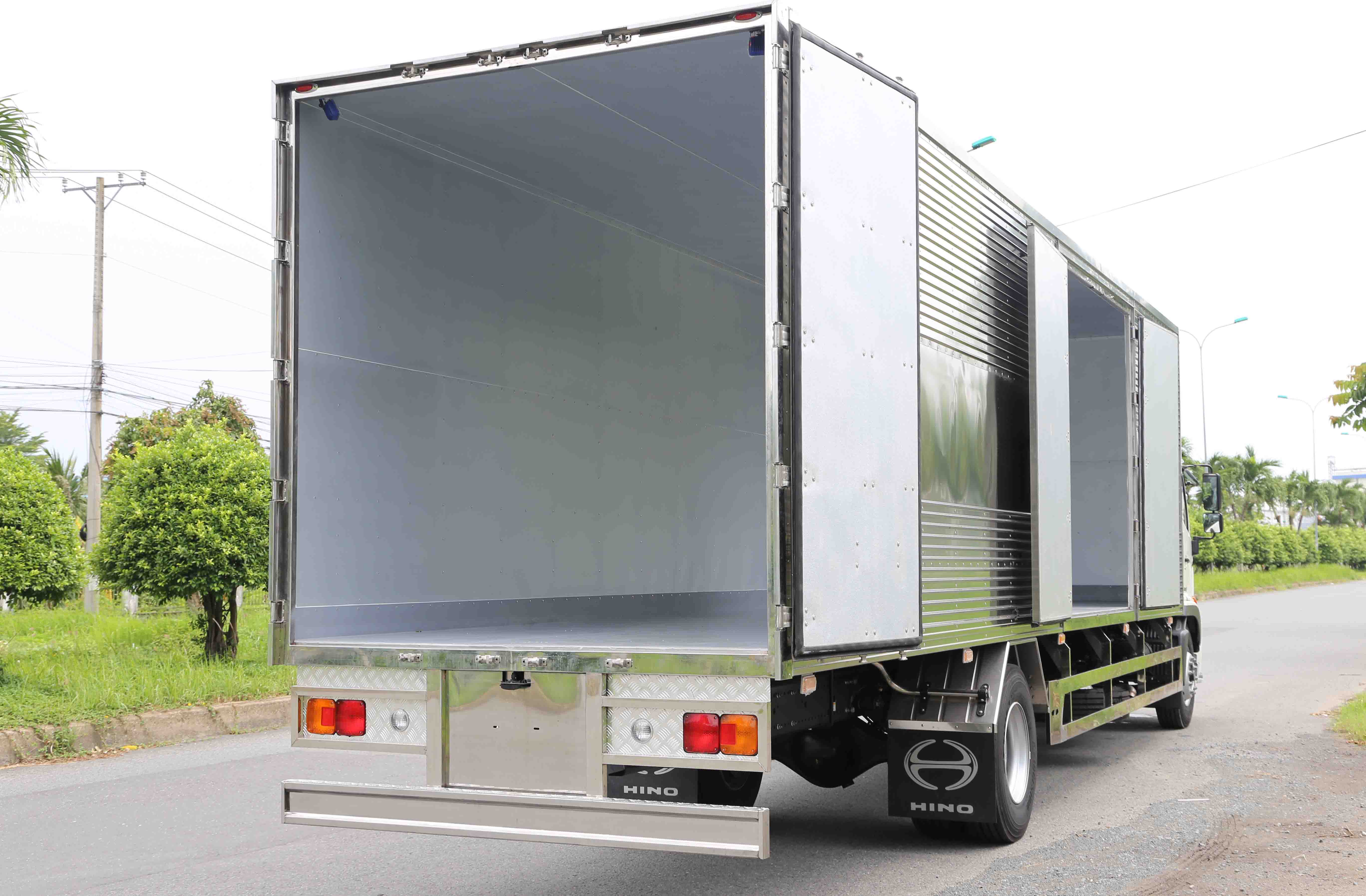 xe-tai-hino-8-tan-thung-kin-10m-fg8jt8a-pgx