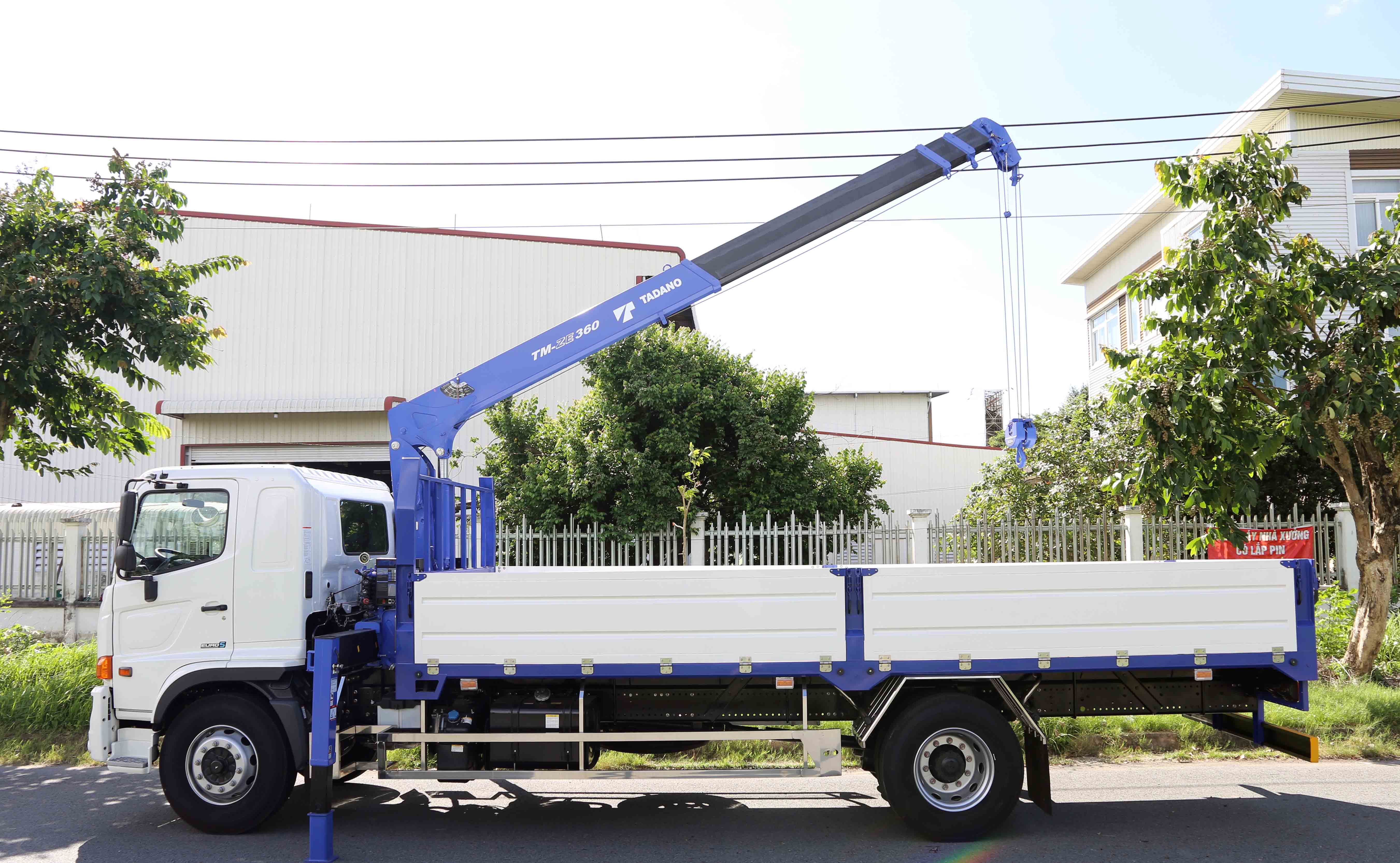 xe-cau-hino-8-tan
