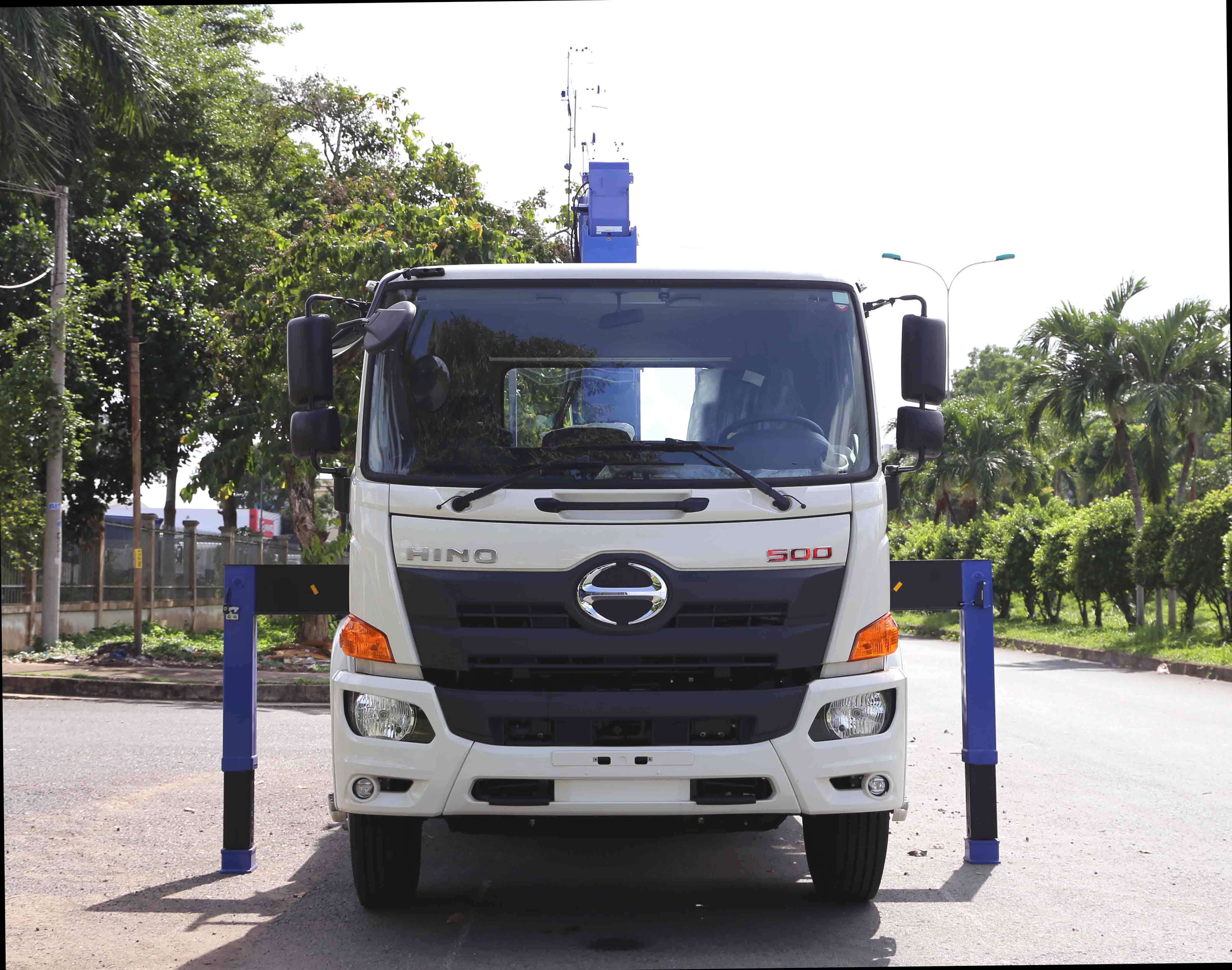 xe-cau-hino-8-tan-thung-8m1-5-tan-5-dot