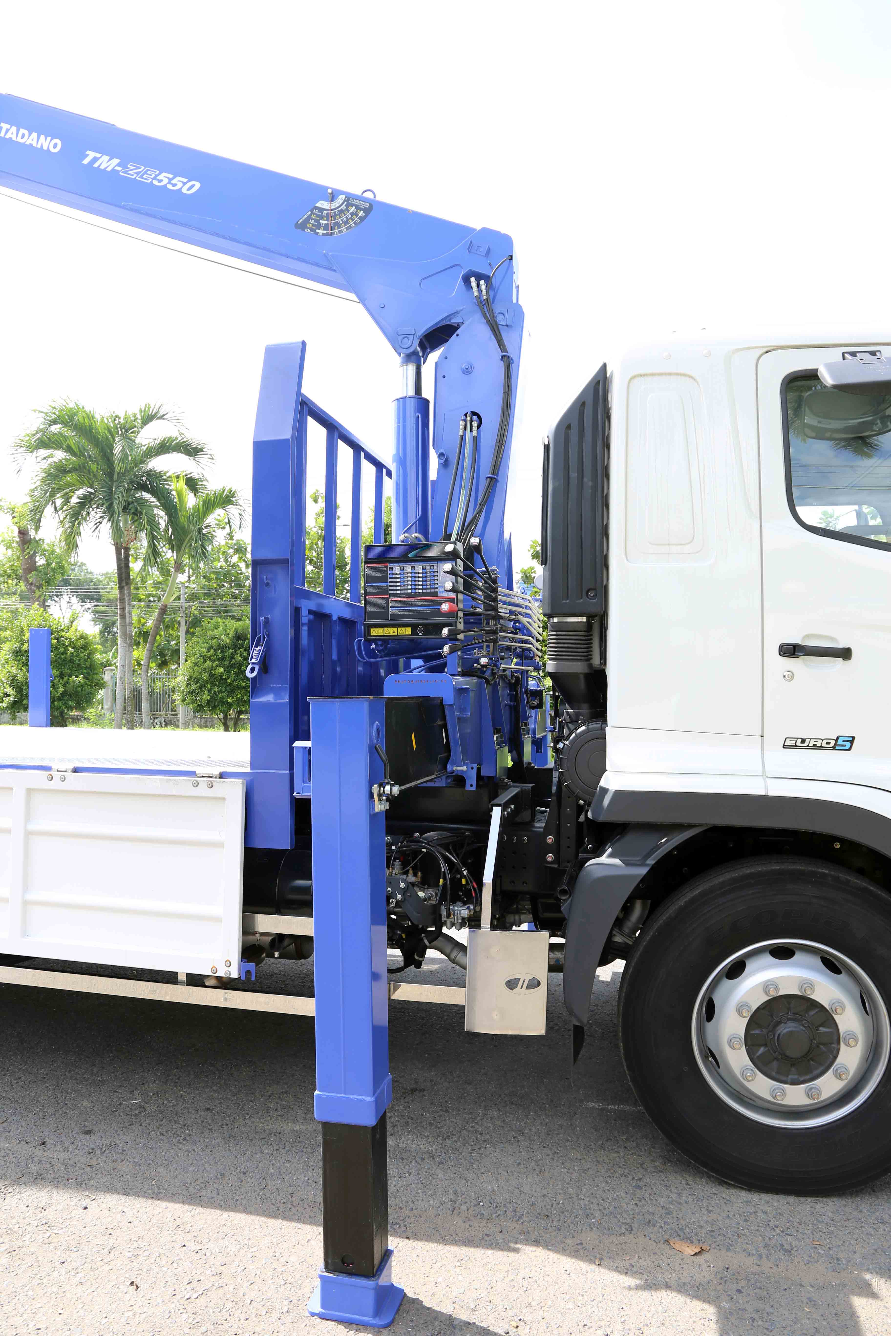 xe-cau-hino-8-tan-thung-8m1-5-tan-5-dot