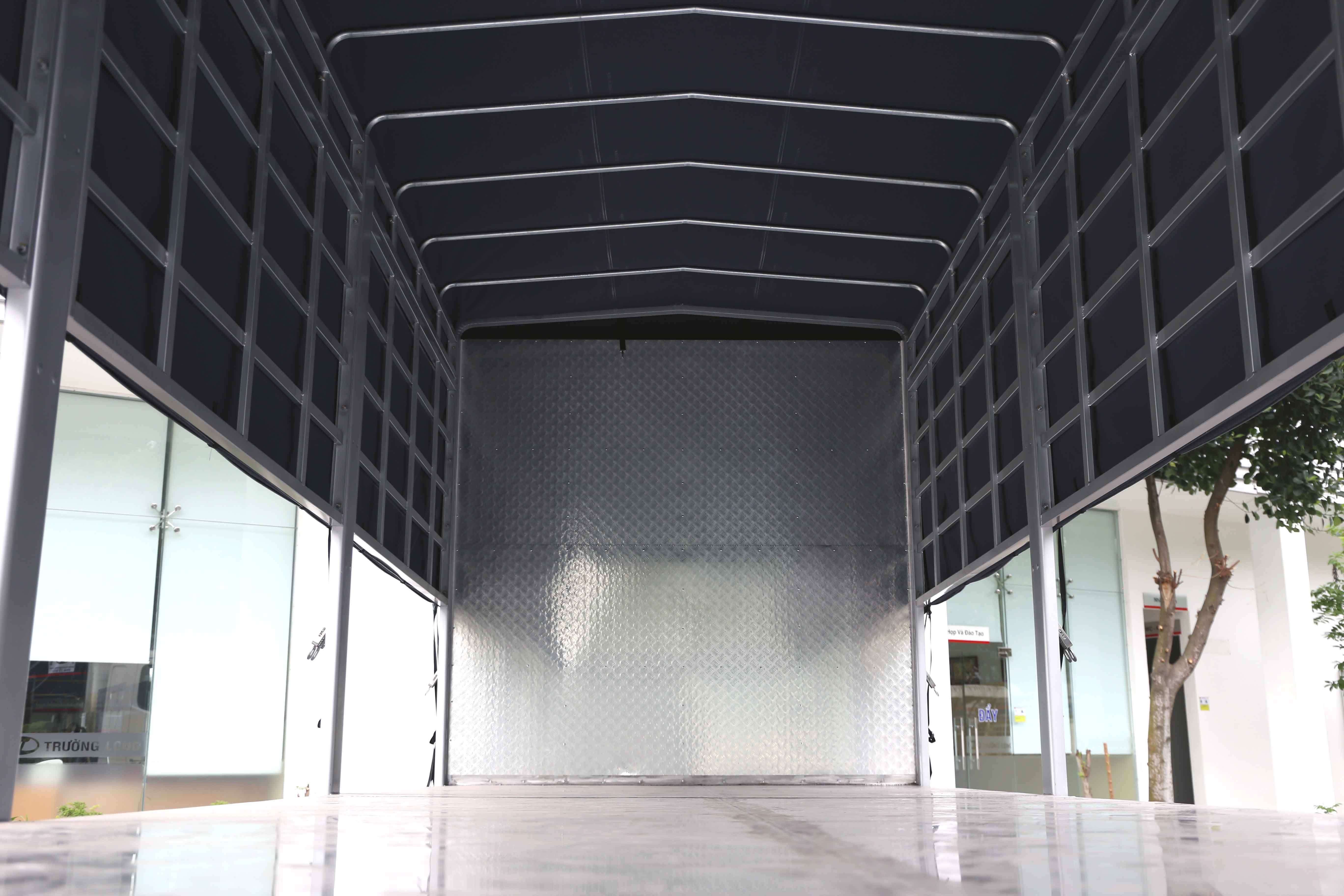 xe-tai-hino-8-tan-thung-mui-bat-7m3