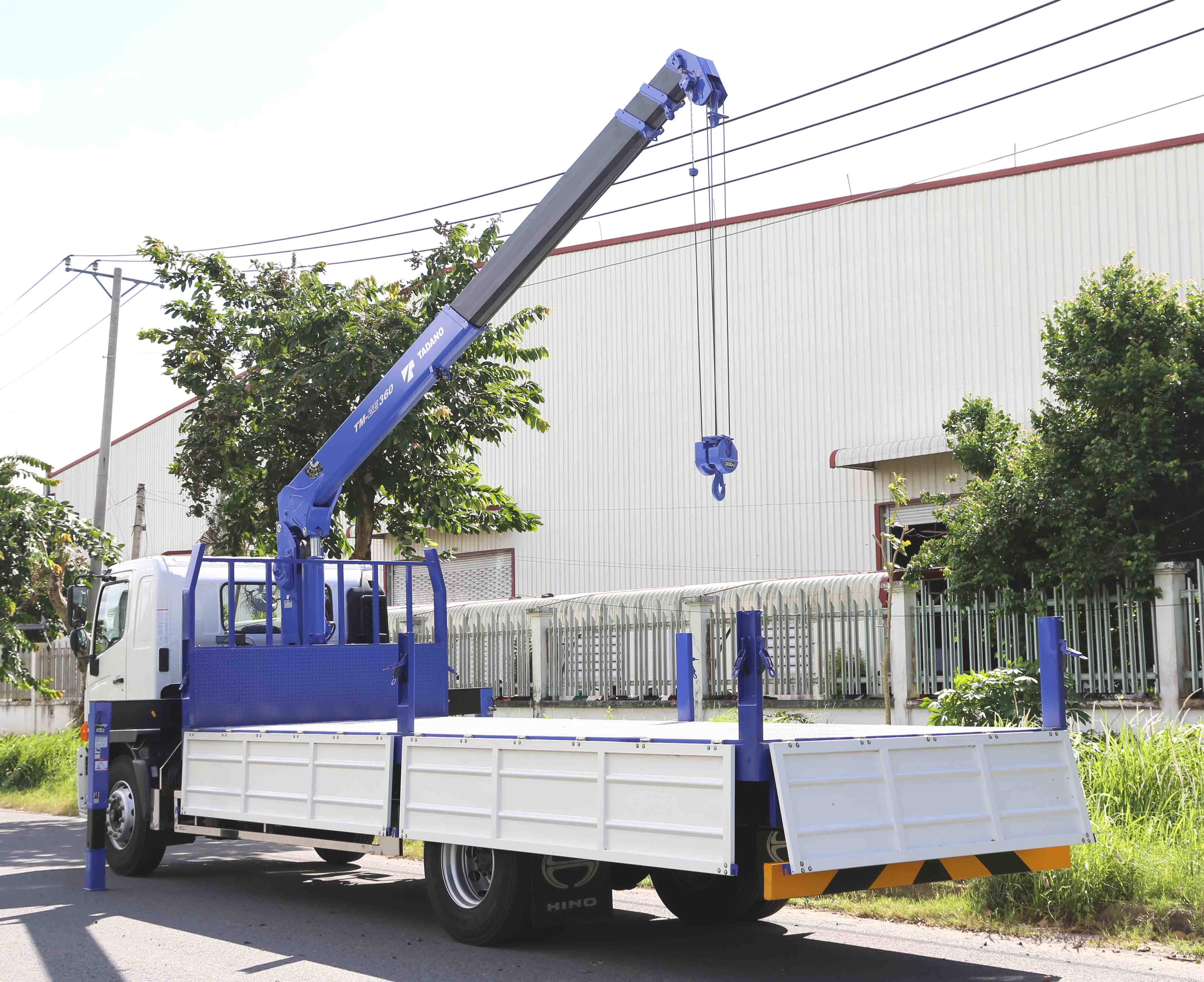 Xe cẩu Hino 8 tấn-Cần Tadano 3 tấn 4 đốt-Thùng dài 6m7-FG8JP8A Euro 5