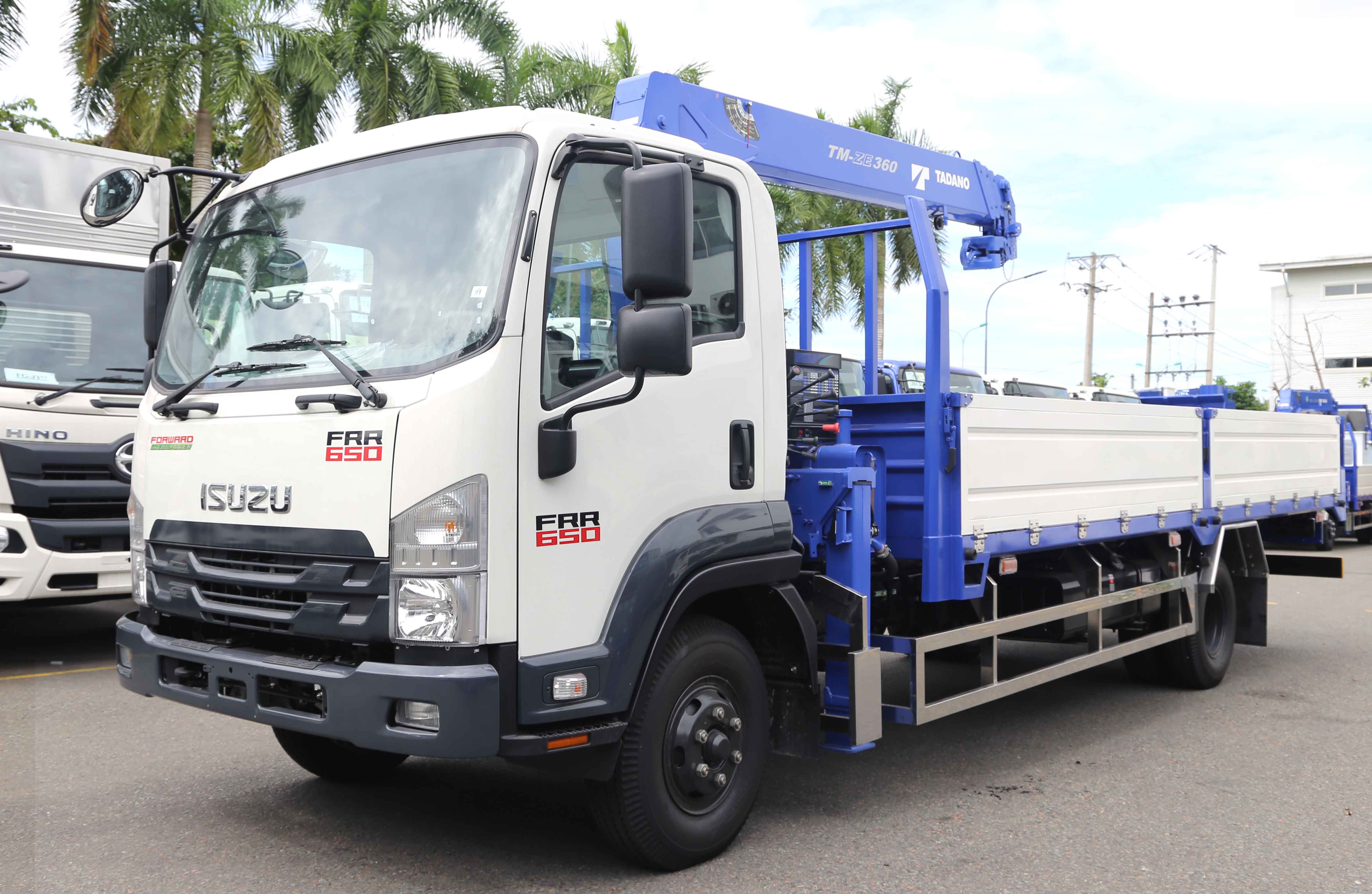 Xe cẩu Isuzu 5 tấn-Cần Tadano 3 tấn 4 đốt-Thùng dài 6m1-FRR90NE5 Euro 5